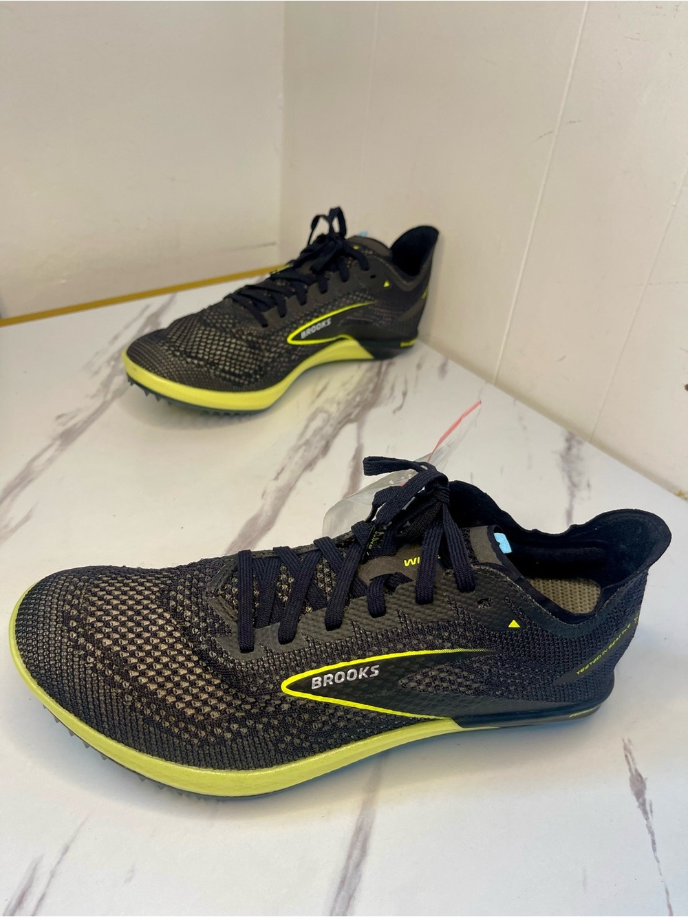 Unisex Wire v7 Black & Neon Yellow Running Shoes Men's Size 10.5/ W12